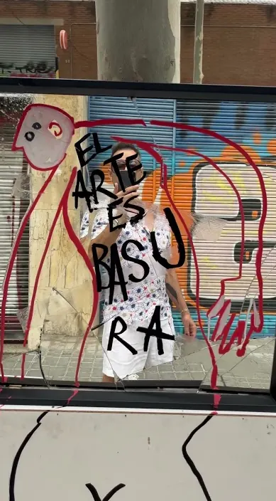LA GENIALIDAD #franciscodepajaro #arteurbano La genialidad – street art in Barcelona: scene from the Art Is Trash video by Francisco de Pájaro